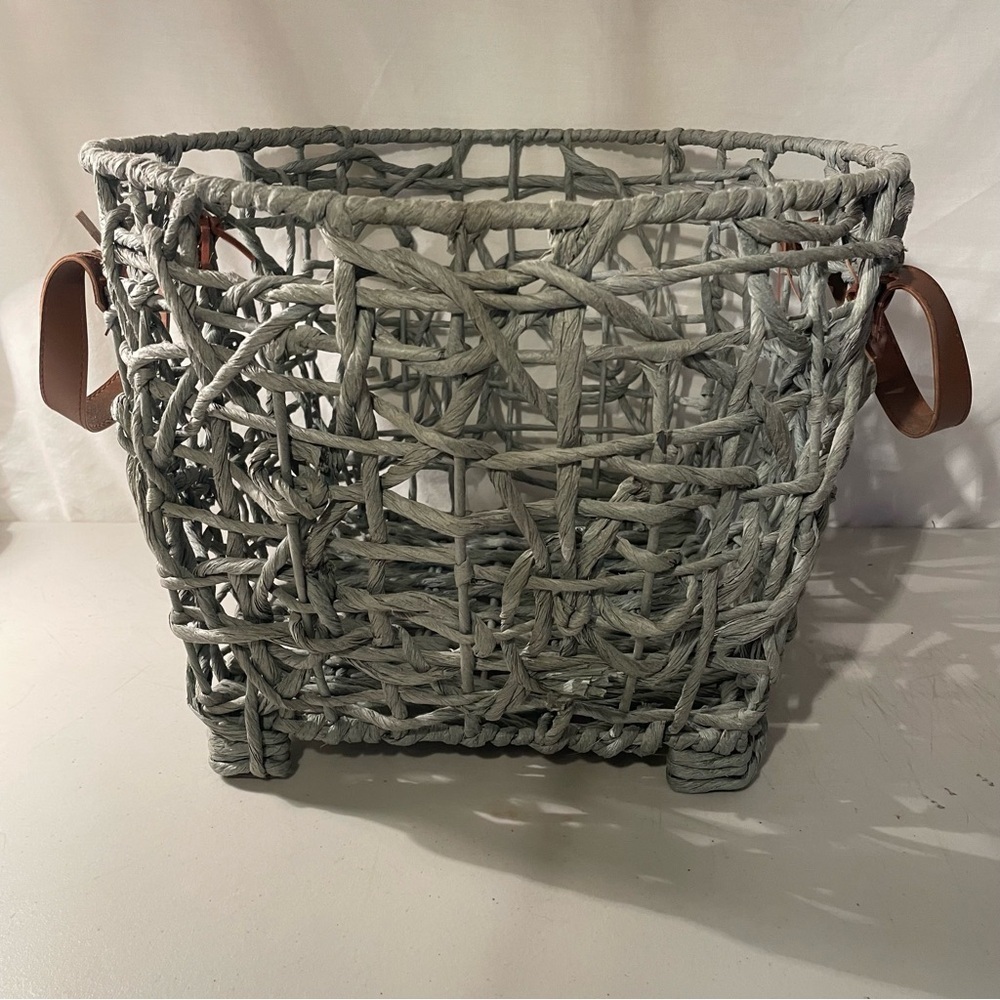 Woven gray Basket with brown Leather Handles width 14” deep 11” 4 metal feet - Picture 4 of 7